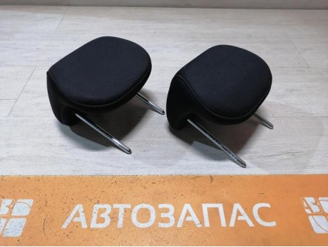 Rio 3 №10 подголовник задний