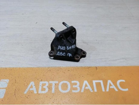 Rio 3 №10 кронштейн правой подушки двигателя