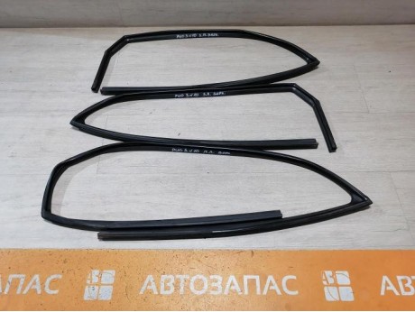 Rio 3 №10 бархотка верхняя передняя левая