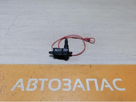 Audi A6 C7 активатор лючка бензобака