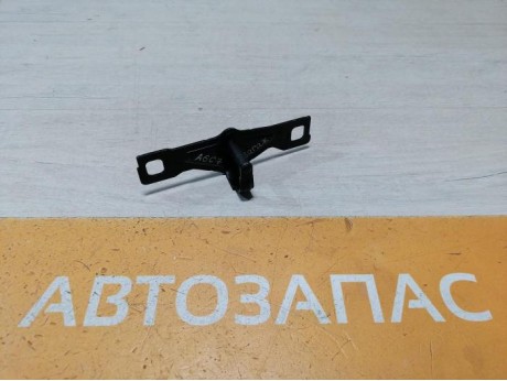 Audi A6 C7 петля замка багажника