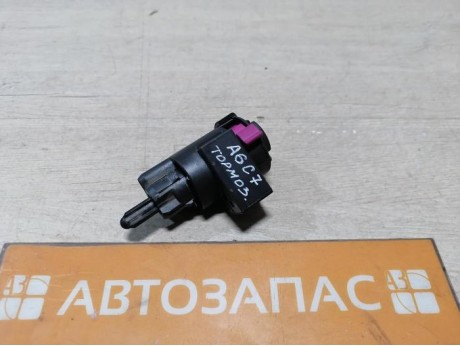 Audi A6 C7 концевик педали тормоза