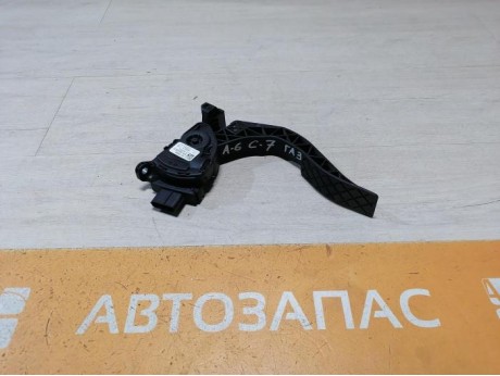 Audi A6 C7 педаль газа