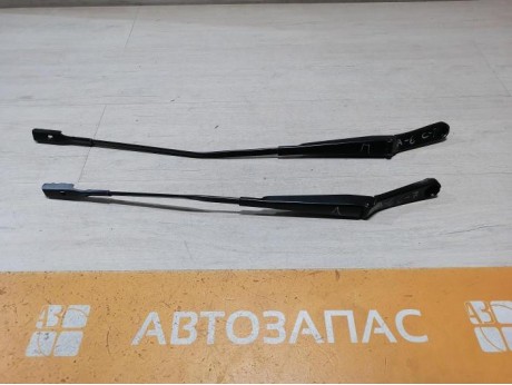 Audi A6 C7 поводок дворника левый правый к-кт