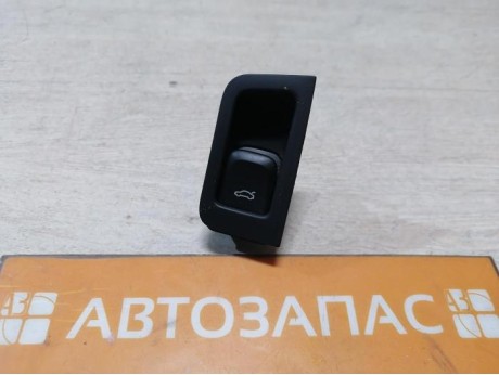 Audi A6 C7 кнопка открывания багажника в салоне