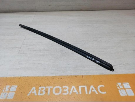 Audi A6 C7 молдинг лобового стекла правый деф