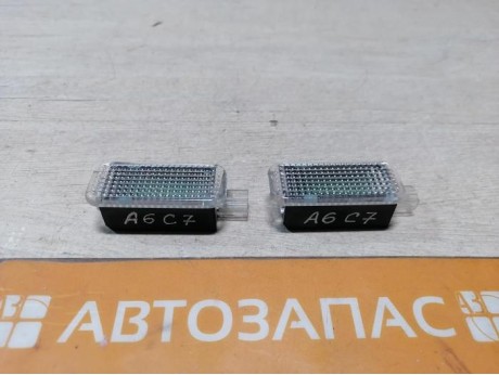Audi A6 C7 плафон подсветки ног