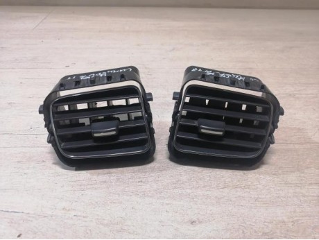 Sandero №17 дефлектор торпедо центральный правый