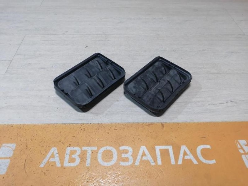 Sandero №17 решетка вентиляции багажника