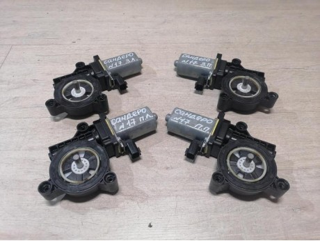 Sandero №17 моторчик стеклоподъемника правый