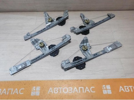 Sandero №17 стеклоподъемник передний левый эл