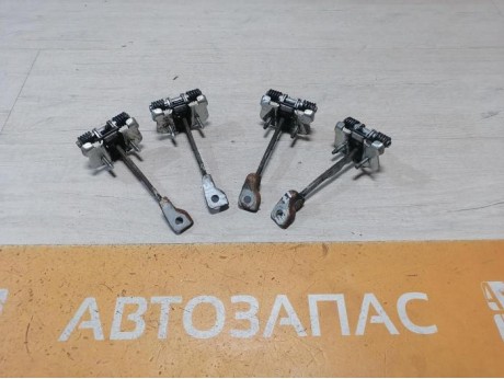 Sandero №17 ограничитель двери