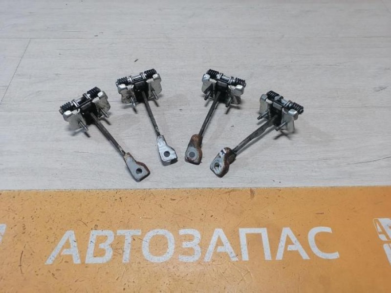 Sandero №17 ограничитель двери