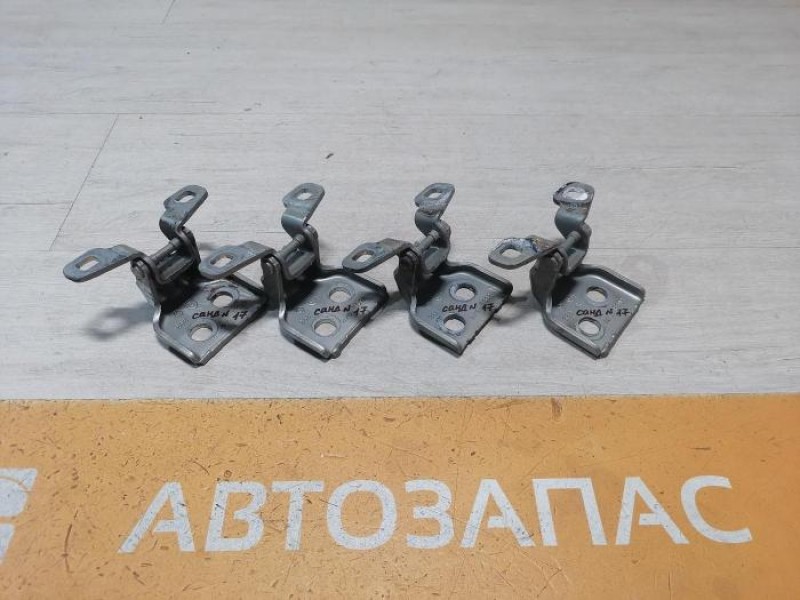 Sandero №17 петля двери