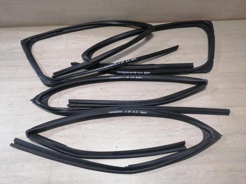 Sandero №17 бархотка наружная задняя правая