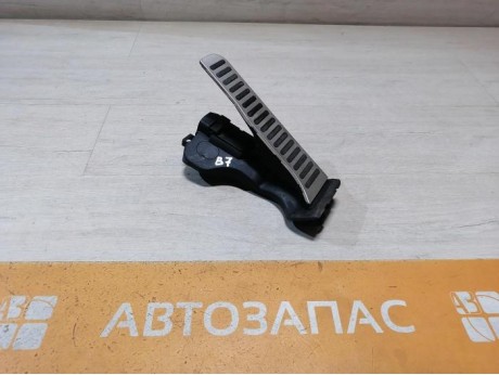 Passat B7 педаль газа
