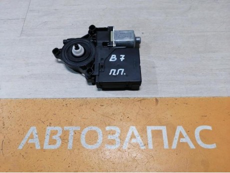 Passat B7 моторчик стеклоподъемника передний правый