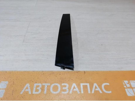 Passat B7 накладка стойки двери передняя правая