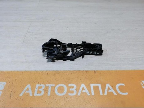 Passat B7 кронштейн ручки двери задний левый