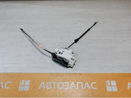 Passat B7 замок двери задний левый