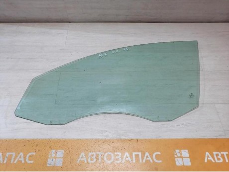 Passat B7 стекло переднее левое 13