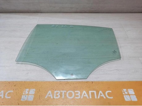 Passat B7 стекло заднее левое 11