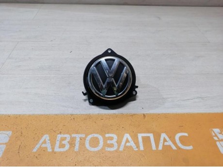 Passat B7 кнопка открывания багажника ручка