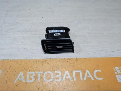 Passat B7 дефлектор торпедо правый