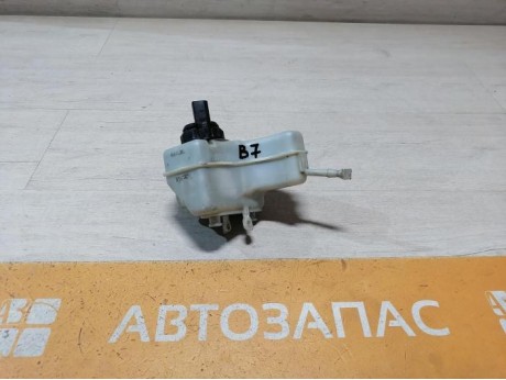 Passat B7 бачок тормозного цилиндра
