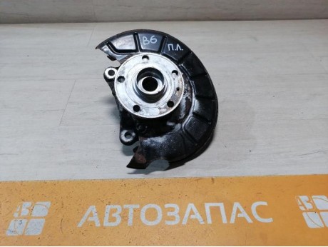 Passat B7 кулак передний левый