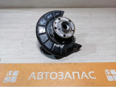 Passat B7 кулак передний правый