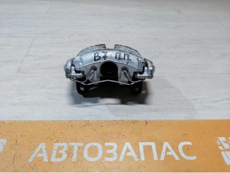 Passat B7 суппорт передний правый