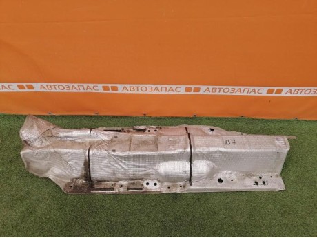 Passat B7 тепловой экран глушителя 3c0825671k деф