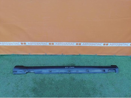 Passat B7 накладка на порог правая