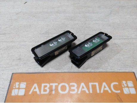 Passat B7 плафон подсветки заднего номера