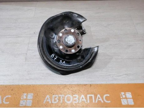 Passat B7 кулак задний со ступицей левый