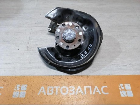 Passat B7 кулак задний со ступицей правый