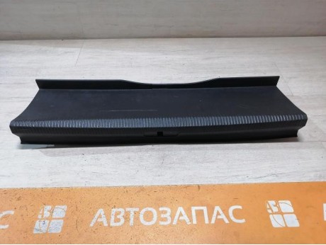 Passat B7 обшивка задней панели накладка деф