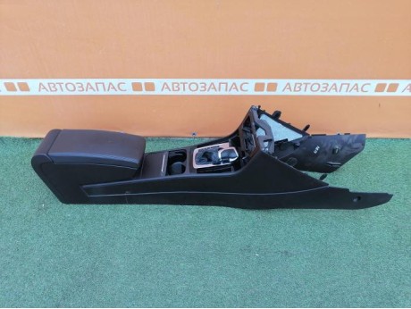 Passat B7 подлокотник в сборе