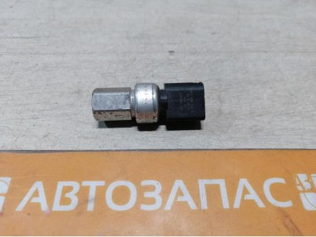 Passat B7 датчик давления кондиционера деф