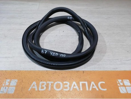 Passat B7 уплотнитель дверного проема передний правый