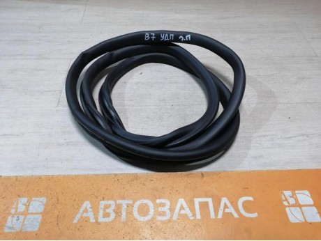 Passat B7 уплотнитель дверного проема задний правый