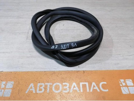 Passat B7 уплотнитель дверного проема задний левый