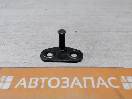 Passat B7 петля замка багажника