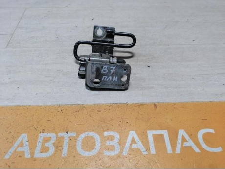 Passat B7 петля двери передняя левая нижняя