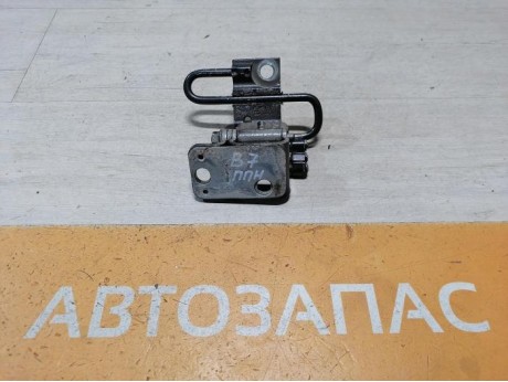 Passat B7 петля двери передняя правая нижняя