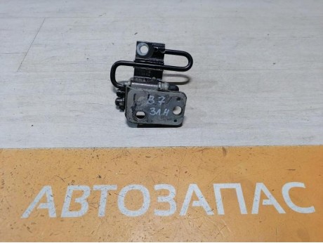 Passat B7 петля двери задняя левая нижняя