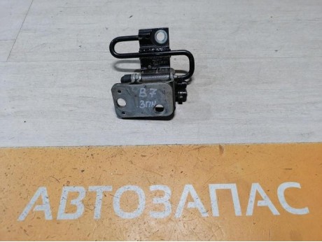 Passat B7 петля двери задняя правая нижняя