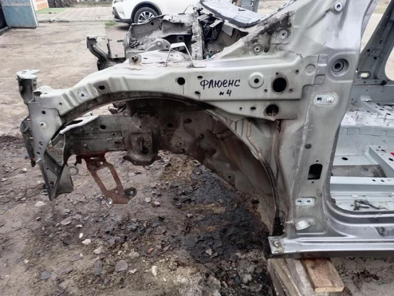 Fluence №4 лонжерон левый