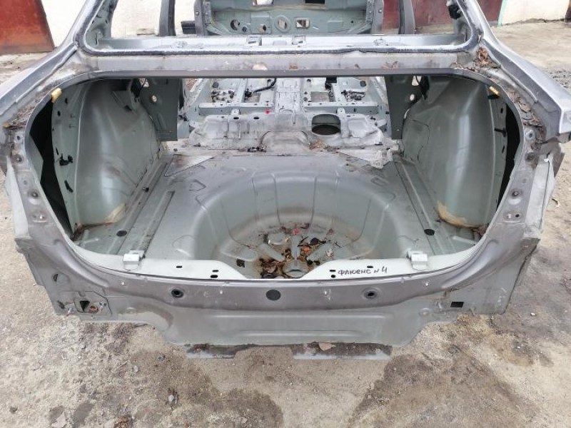 Fluence №4 панель задняя ниша под запаску